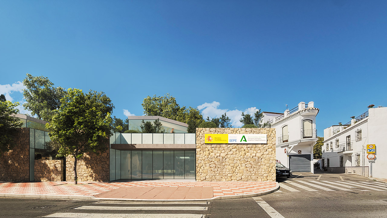 fachada sede centro de empleo de marbella